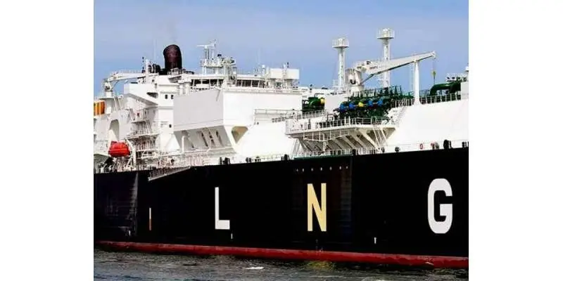 سردیوں سے پہلے RLNG مہنگی، عوام پر مہنگائی کا نیا بوجھ؛ پٹرول سستا ہونے کا امکان